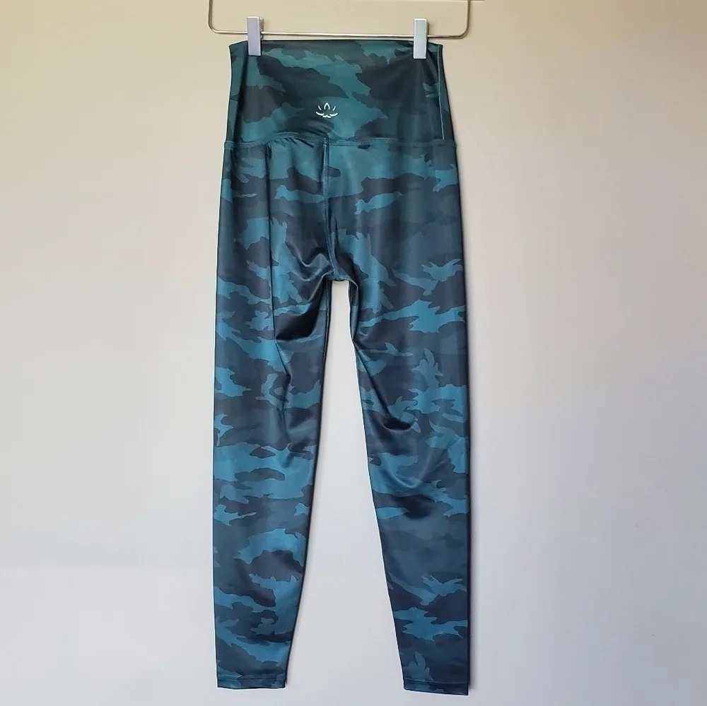 NWOT Beyond Yoga Camo High Waisted Midi Leggings